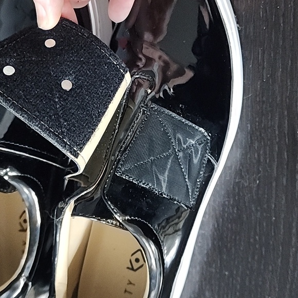 Black patent leather style katy perry shoe, women's 9 - Picture 3 of 6